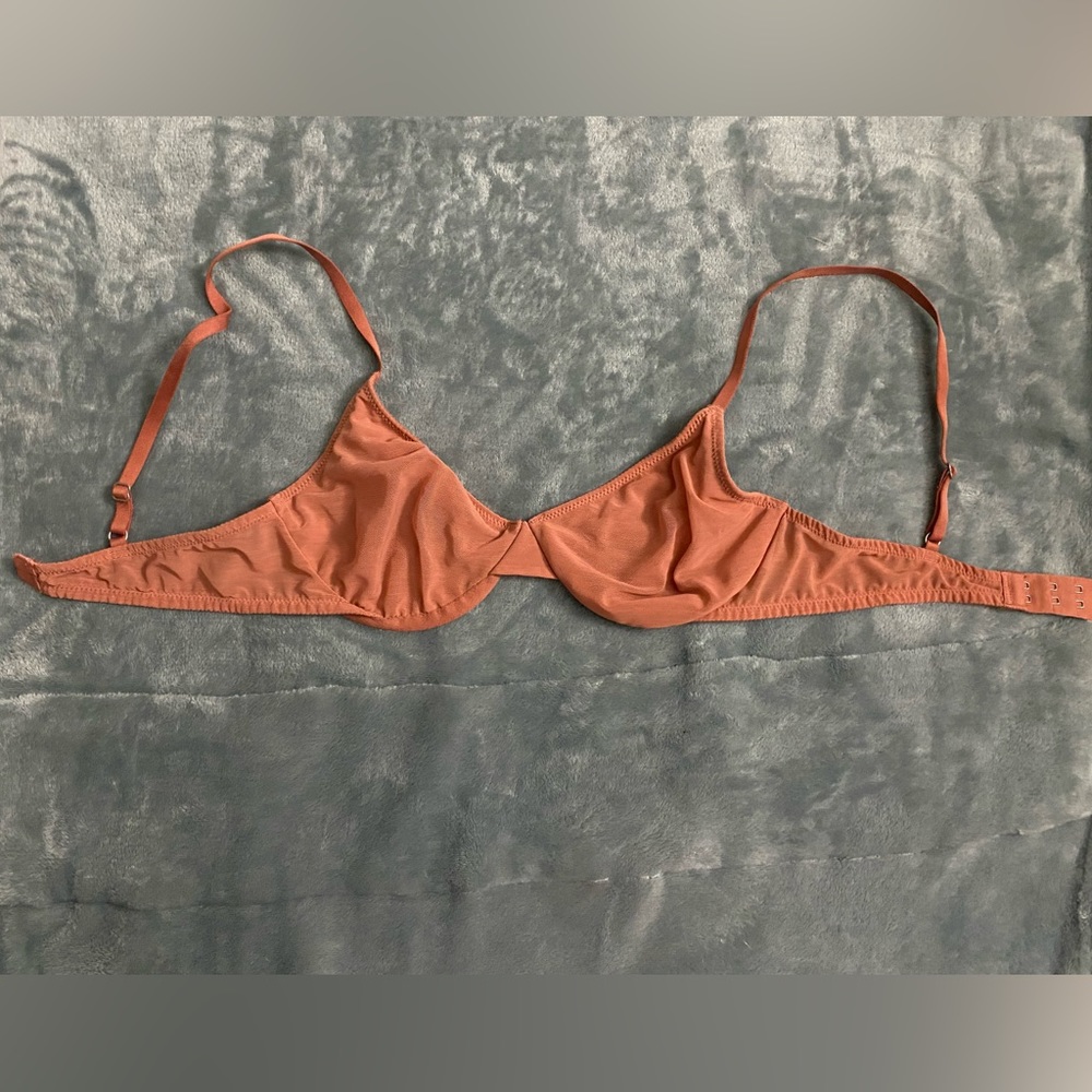 GILLY HICKS Unlined Bra 32C